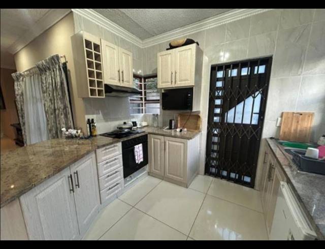 2 BEDROOM TOWNHOUSE FOR SALE IN MEER EN SEE